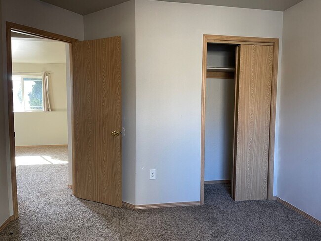 Building Photo - 2503 E Sharp Ave