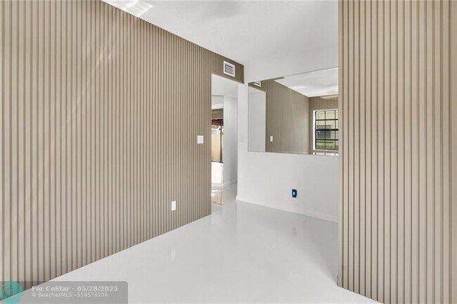 Building Photo - 201 Freedom Ct