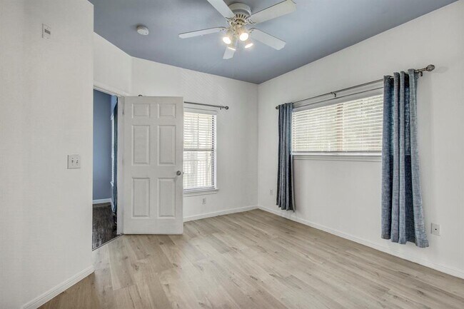 Building Photo - 2320 Gracy Farms Ln