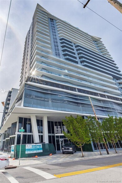 Building Photo - 1010 SW 2nd Ave