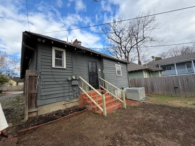 Building Photo - 1999 Peabody Ave