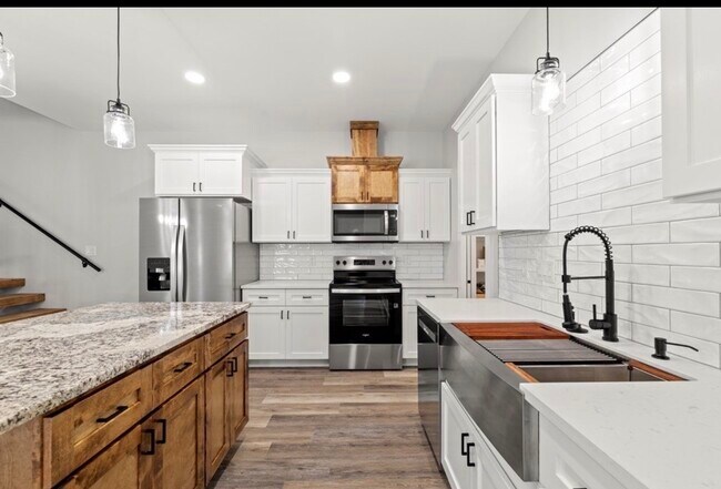 Building Photo - 524 Burk St