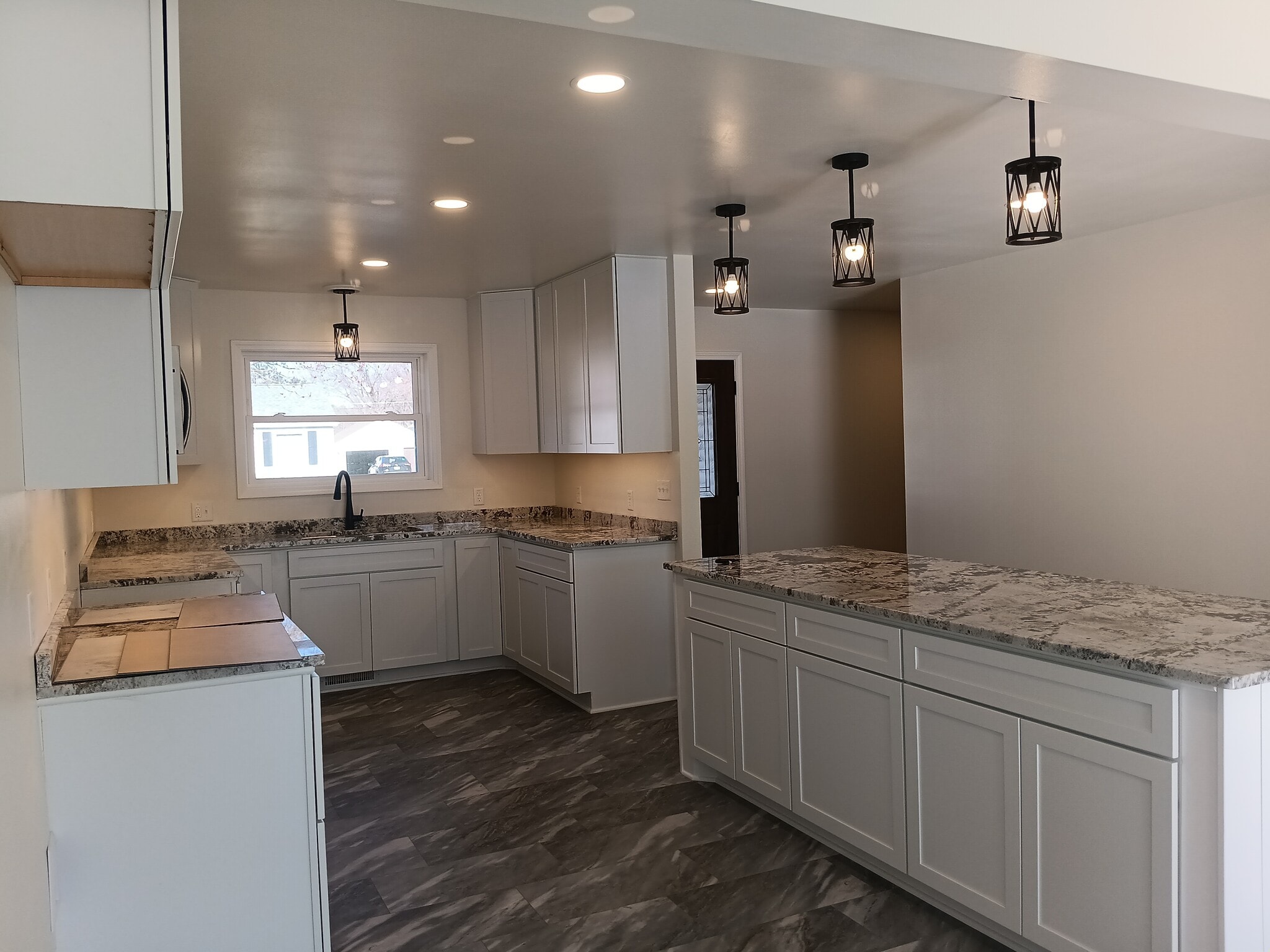 Building Photo - 811 N State St