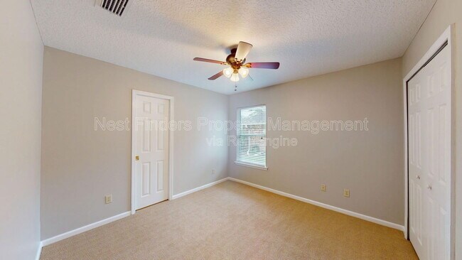 Building Photo - 11861 Lake Fern Dr