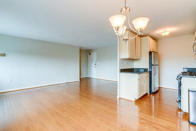 Building Photo - 1300 S Arlington Ridge Rd