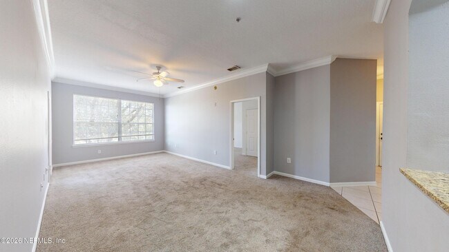 Building Photo - 10550 Baymeadows Rd