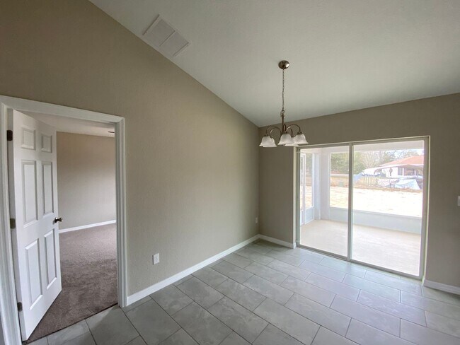 Building Photo - Desirable SW Ocala Neighborhood 3/2/2 *WON...