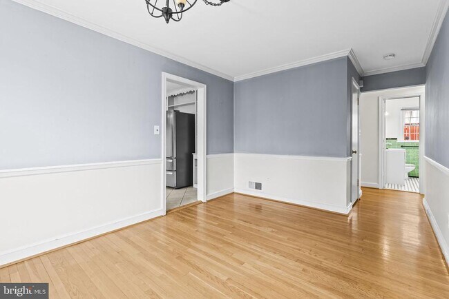 Building Photo - 4 E Franklin Ave