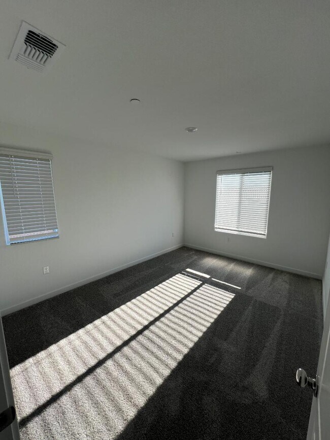 Building Photo - 1400 Algodon Rd