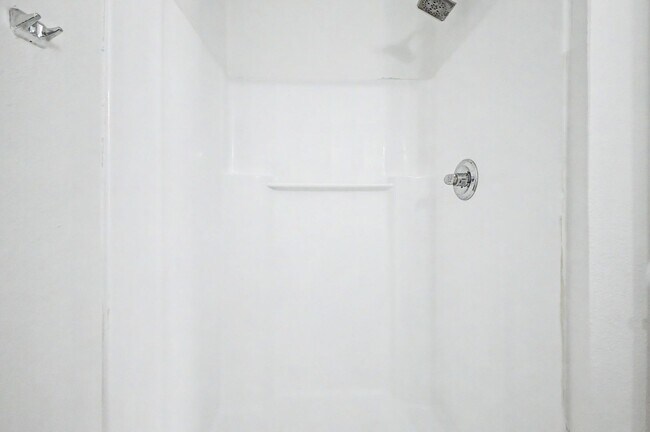 Building Photo - Remodeled 2 bedroom 2 bathroom