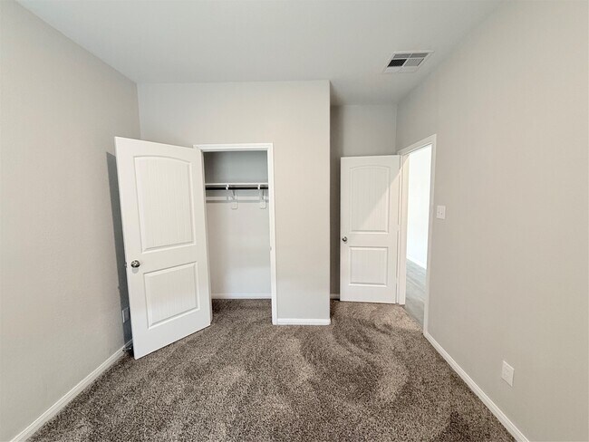 Building Photo - 14501 Sugar Pines Dr