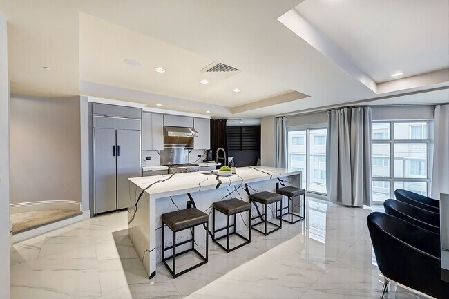 Building Photo - Modern High End Luxury Condo in Uptown Charlotte