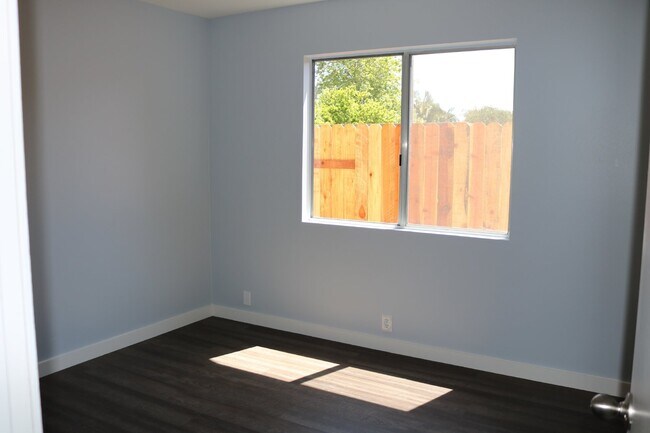 Building Photo - Beautiful 4-bedroom 2 bath Carpinteria hom...