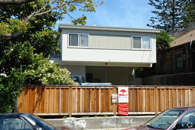 Building Photo - 1933 Stuart St