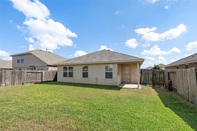 Building Photo - 5423 Dovetail Arbor Trace
