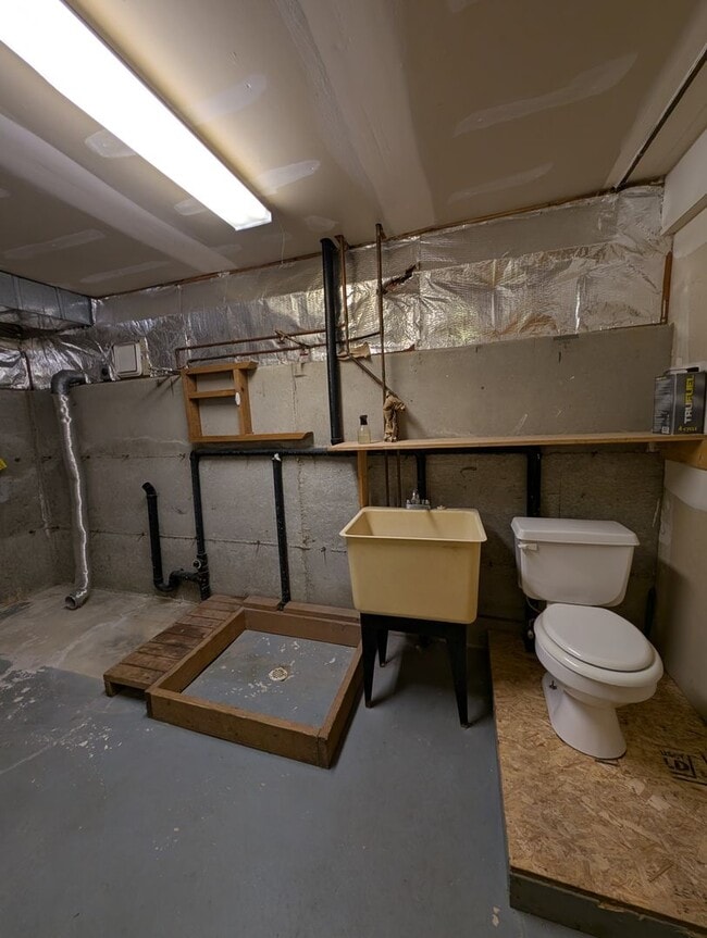 Building Photo - Southworth Hideaway Available Now! Small Pets Okay! 2 Br for Rent!