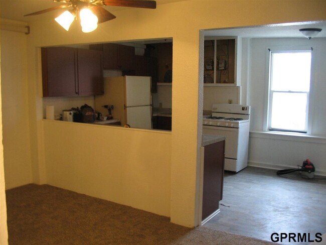 Building Photo - 313 Main St