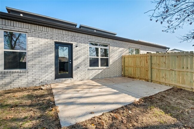 Building Photo - 712 Sun Meadows Loop