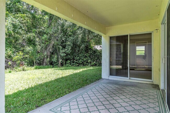 Building Photo - 4454 King Edward Dr