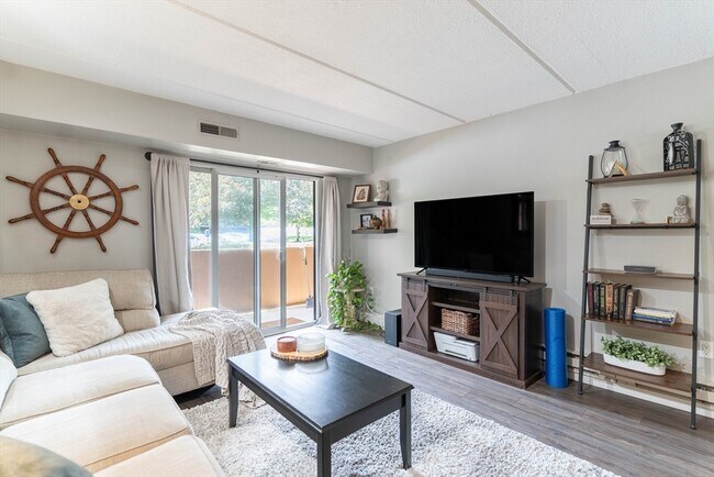 Building Photo - 144 Marble St