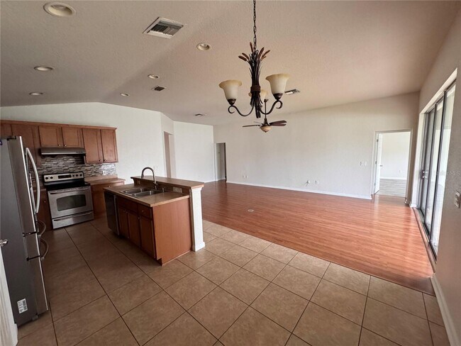 Building Photo - 3993 SW 58th Ave