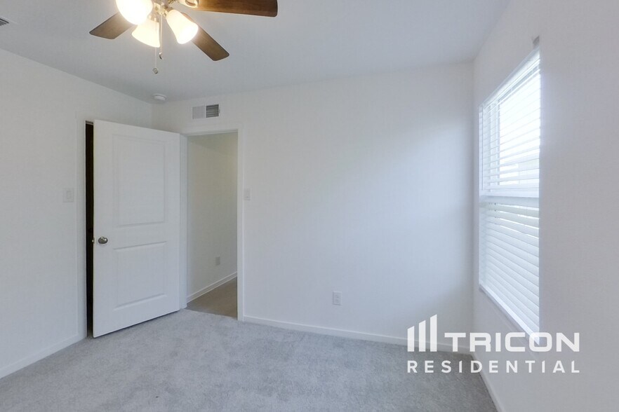Building Photo - 807 Ginkgo Wy
