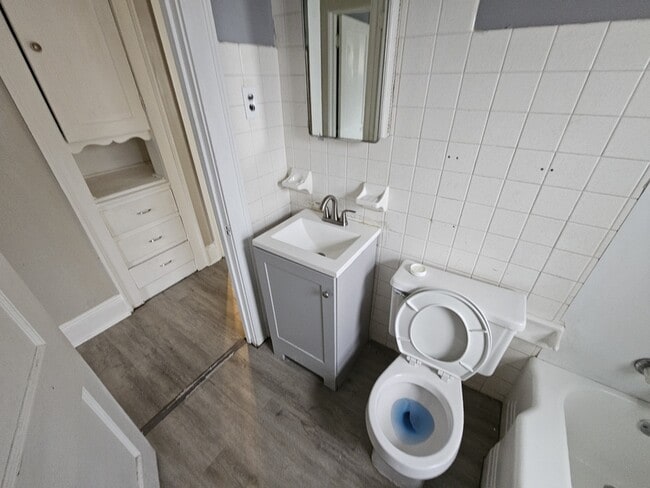 Building Photo - 15906 Corsica Ave