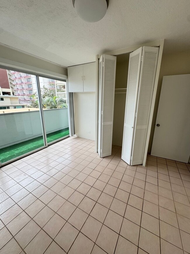 Building Photo - 2281 Ala Wai Blvd