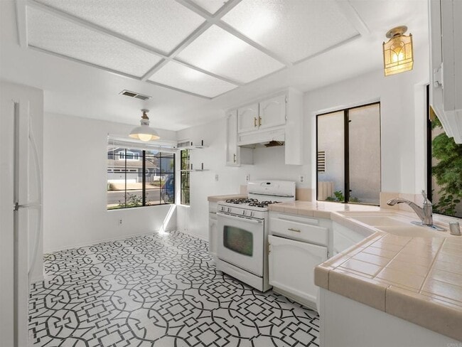 Building Photo - 6923 Whitecap Dr
