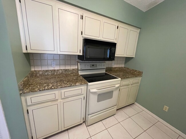Building Photo - SPACIOUS 3 BD/2BA Home in Winter Springs!