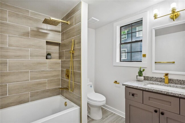 Building Photo - 698 Garibaldi St SW