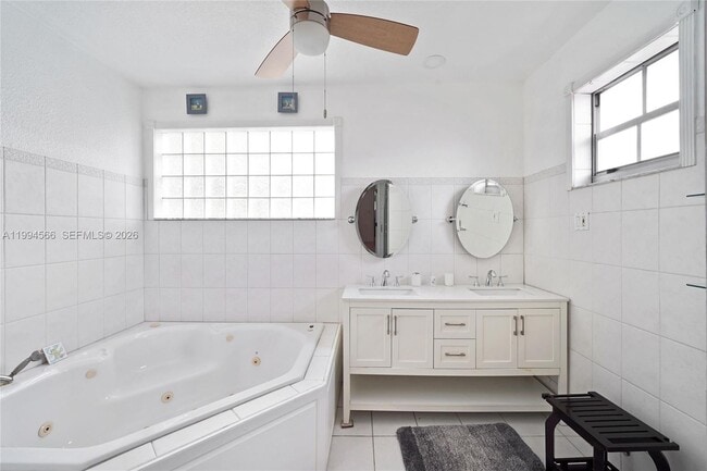 Building Photo - 2834 SW 33rd Ave