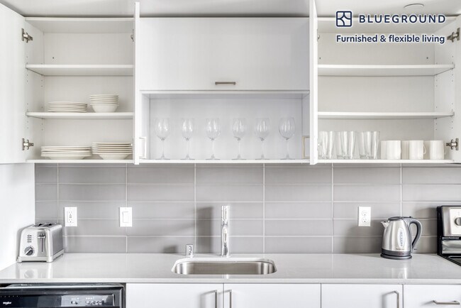 Building Photo - 12258 NE 12th Ln