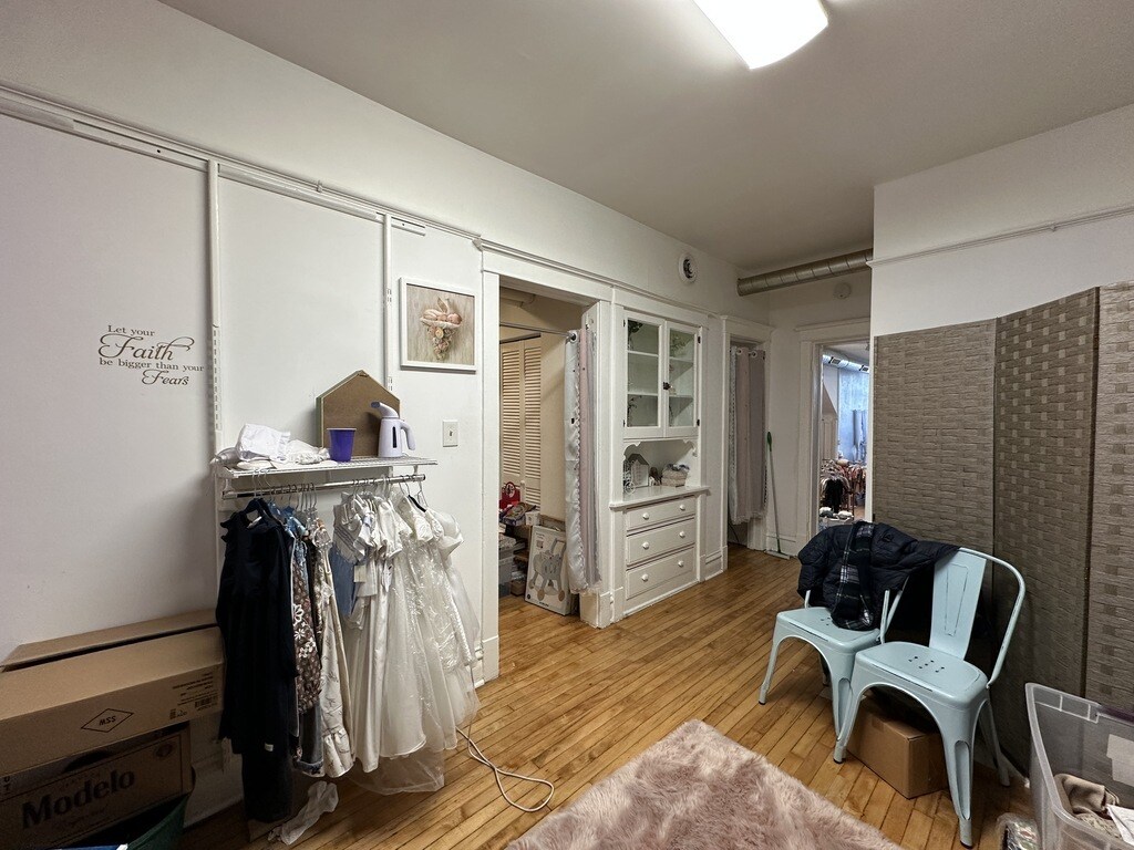 Building Photo - 3422 N Lincoln Ave