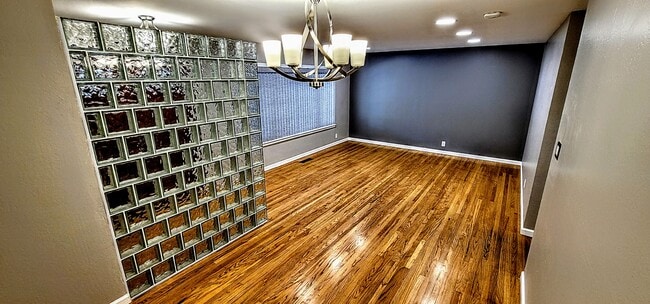 Building Photo - 40825 Robin St