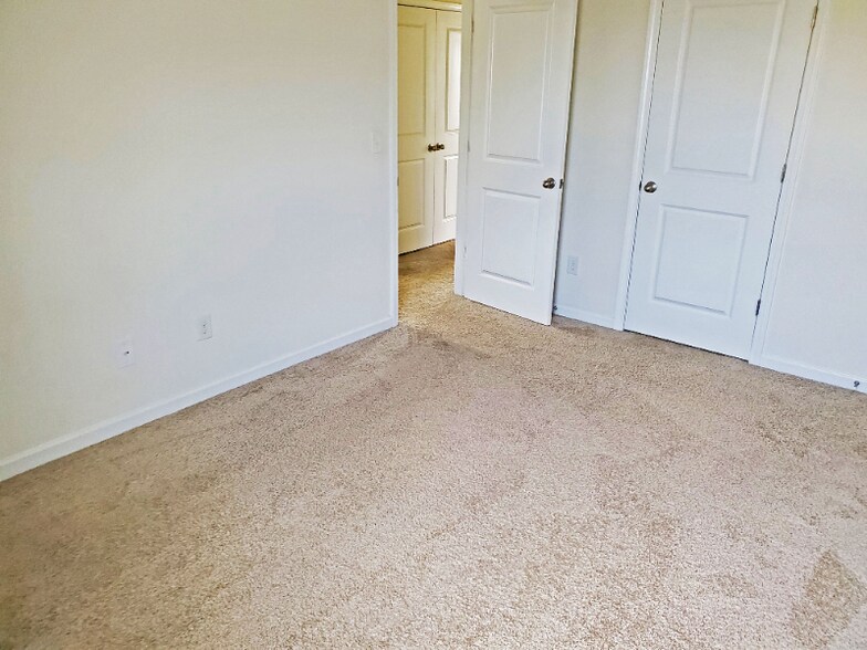 Building Photo - 814 Hillsdale Ave