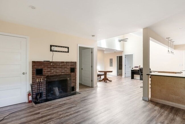 Building Photo - 120 Goulding St