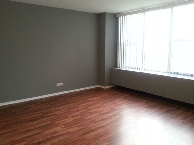 Building Photo - 400 E Randolph St