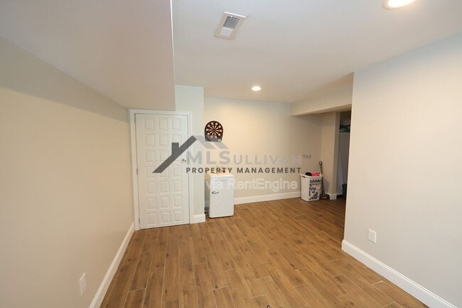 Building Photo - 411 N Maple St