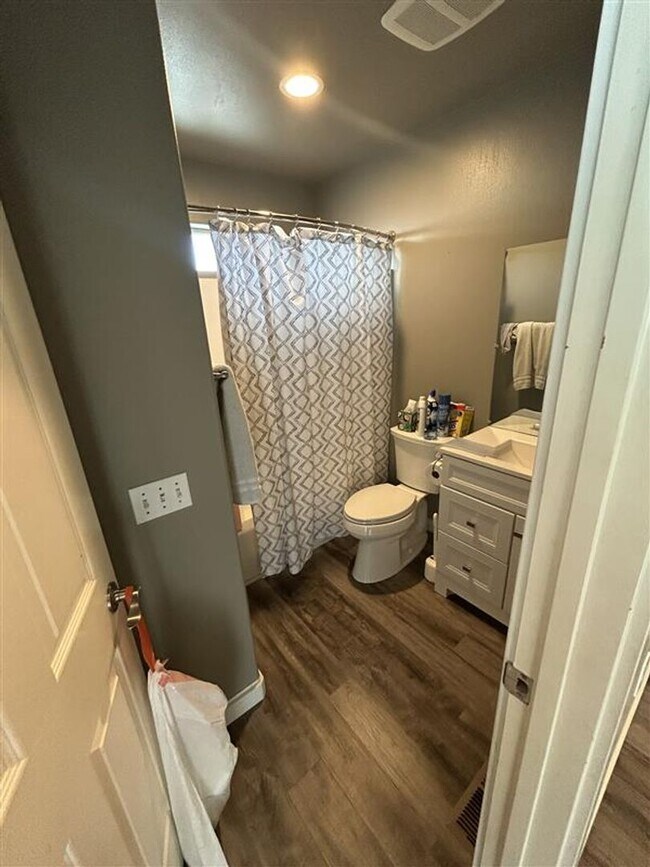 Building Photo - 211 Baker St