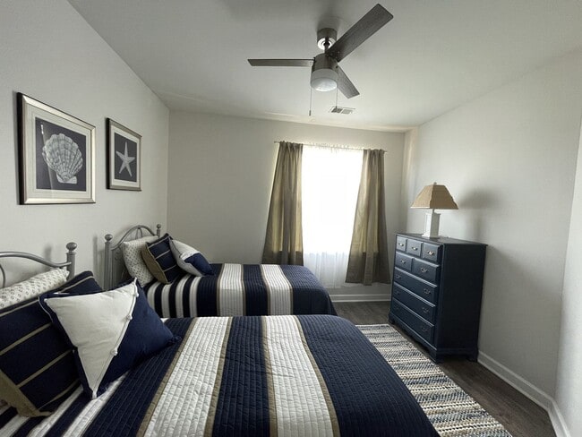 Building Photo - Recently renovated condominium in the well sought-after Crow Creek subdivision!