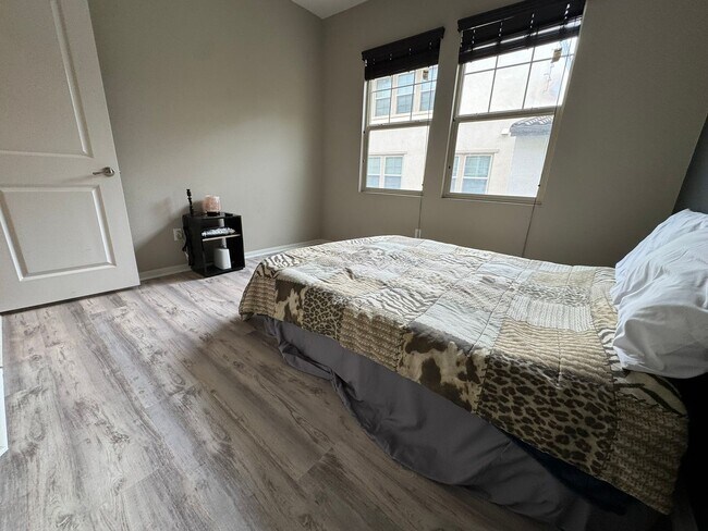 Building Photo - Spacious 2-Bed, 2-Bath Rental with Private...