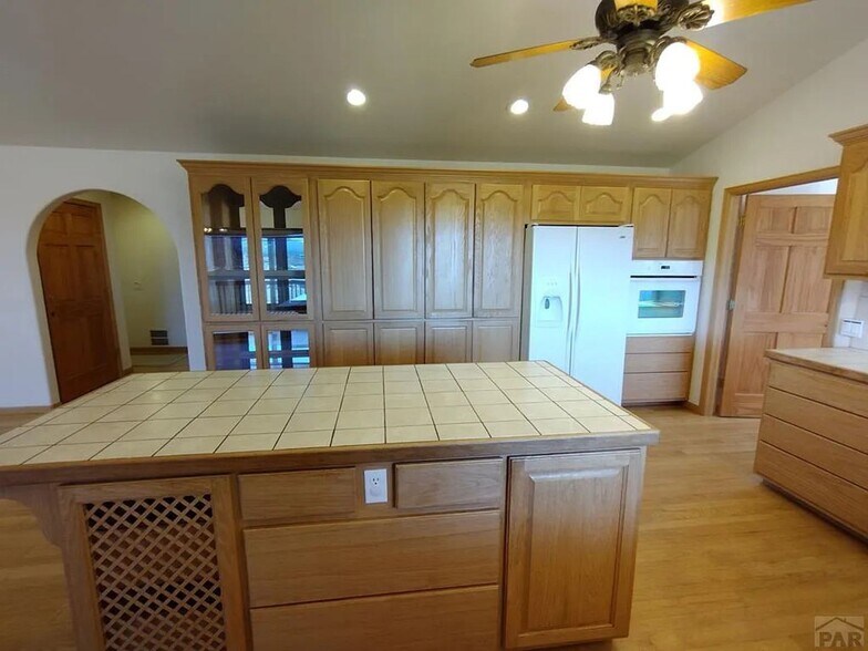 Building Photo - 8120 Table Mountain Rd