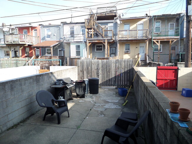 Building Photo - 13 S Decker Ave