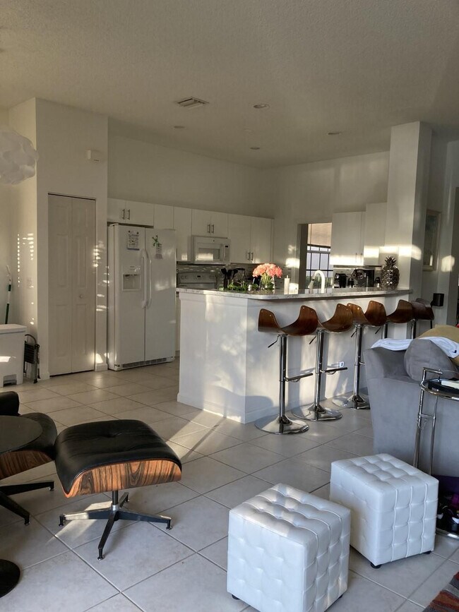 Building Photo - 4382 Fox Ridge Dr