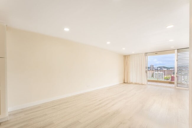 Building Photo - Newly Renovated. Ocean & Marina Views. Assigned Parking.