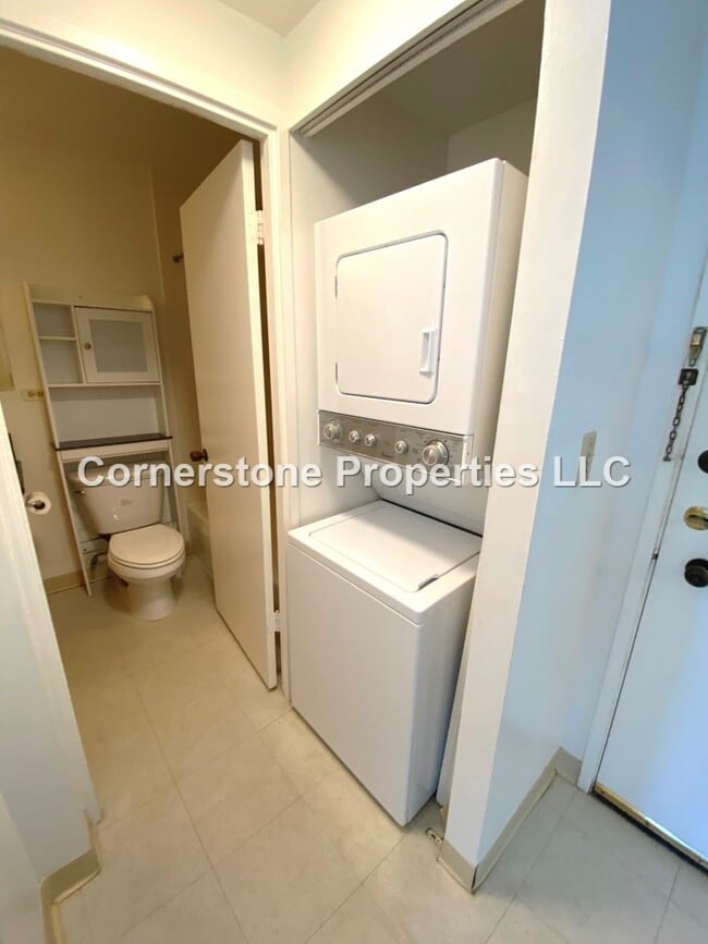 Building Photo - 3045 Ala Napuaa Pl