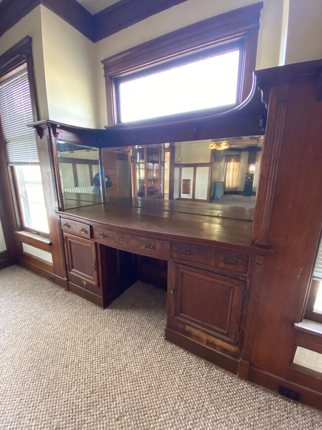 Building Photo - 2602 6th Ave