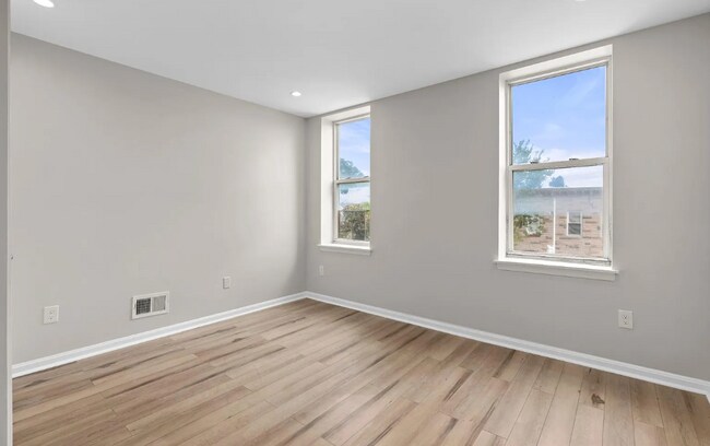 Building Photo - 221 Orleans St