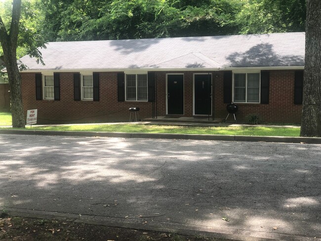 Building Photo - Quiet Neighborhood in Downtown Douglasville